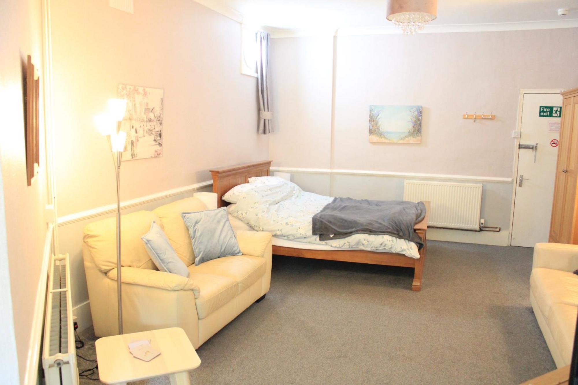 Chelston Dene Holiday Apartments Torquay Room photo