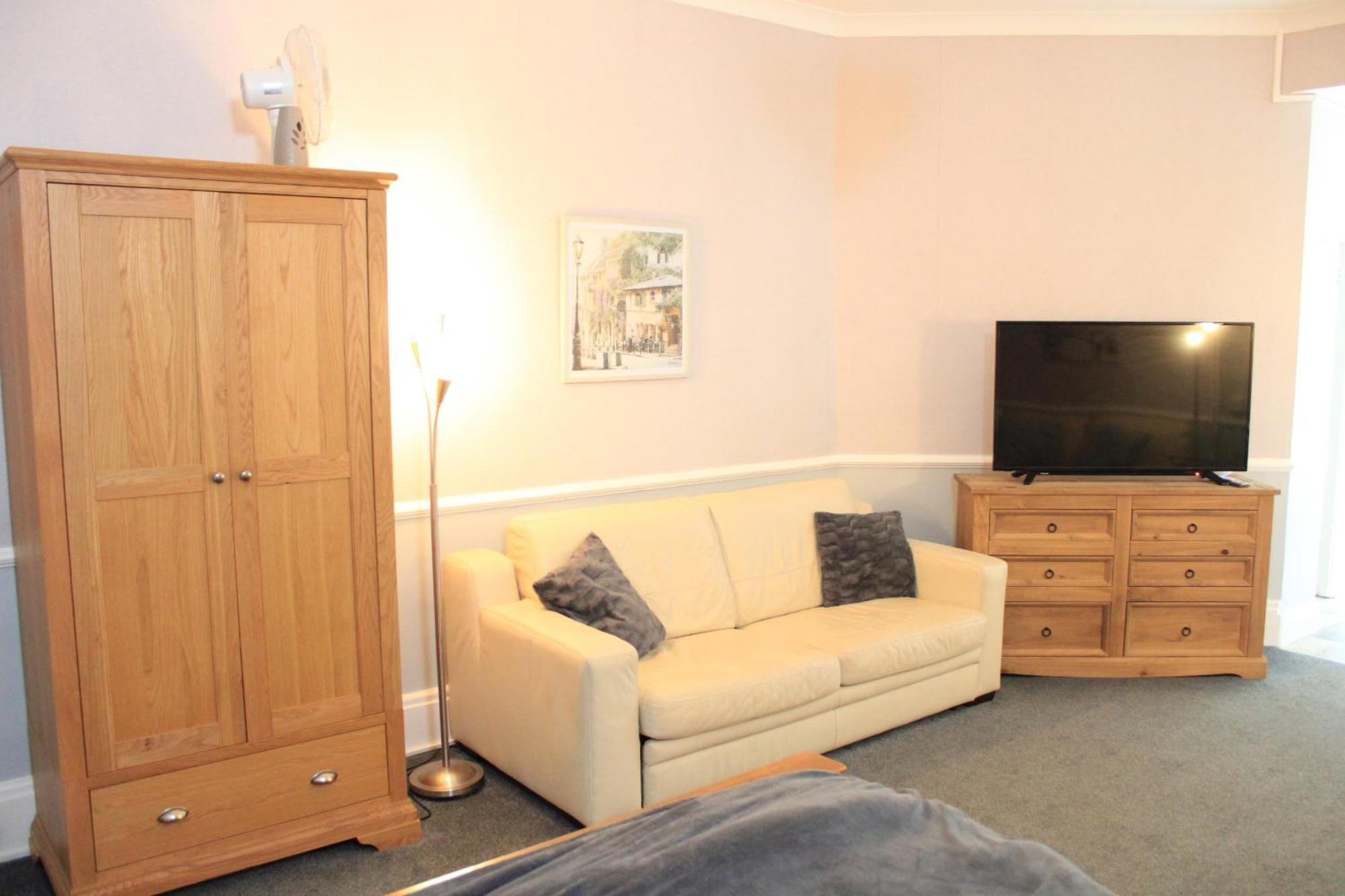 Chelston Dene Holiday Apartments Torquay Room photo