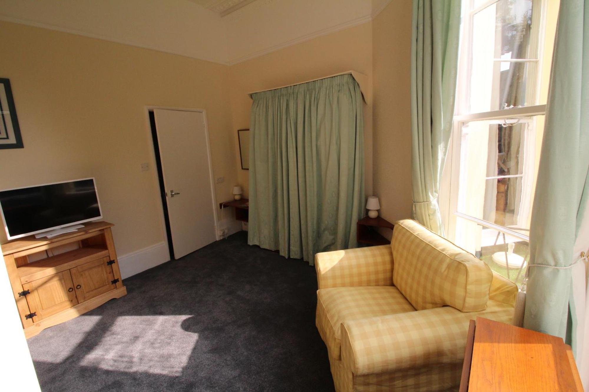 Chelston Dene Holiday Apartments Torquay Room photo