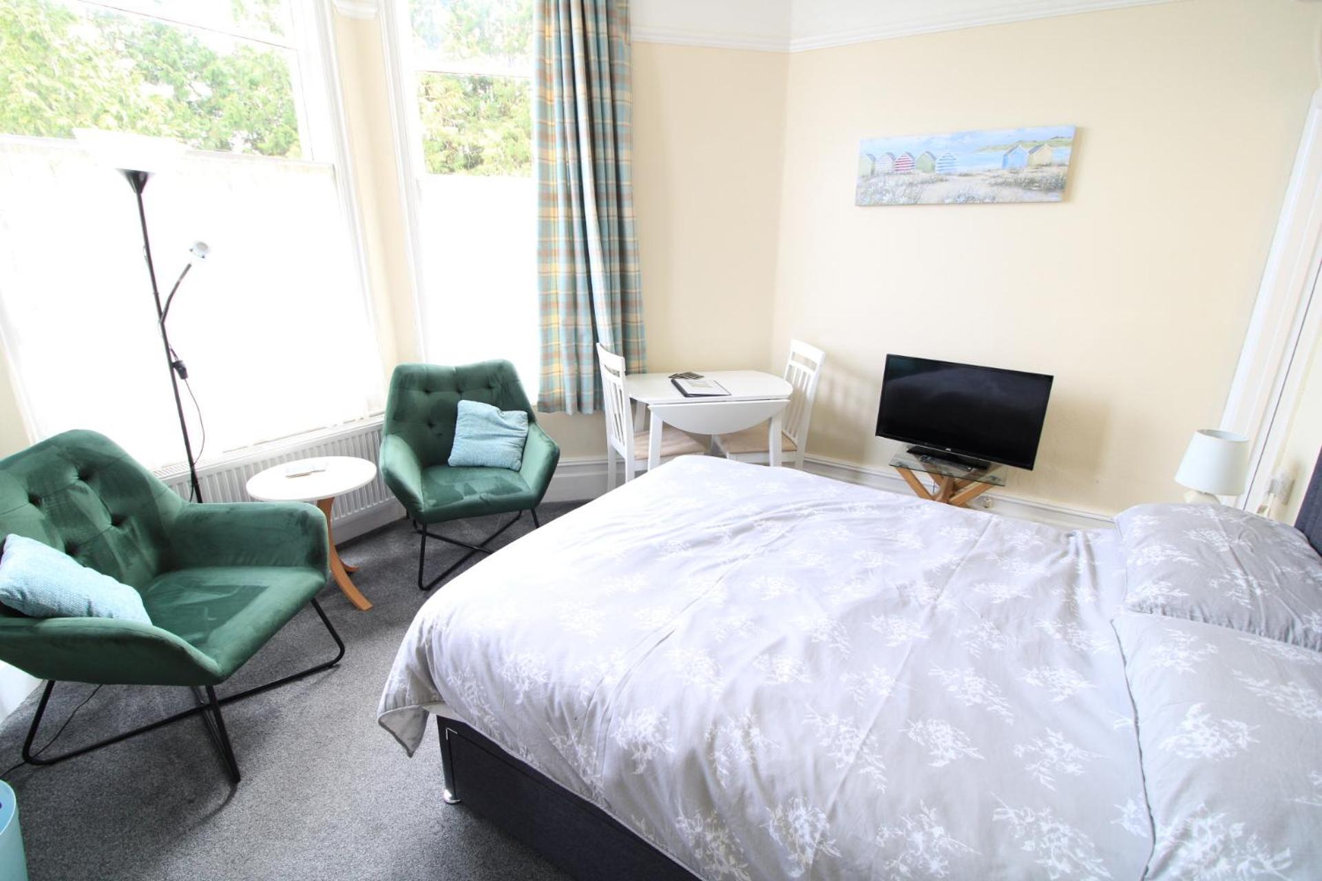 Chelston Dene Holiday Apartments Torquay Room photo