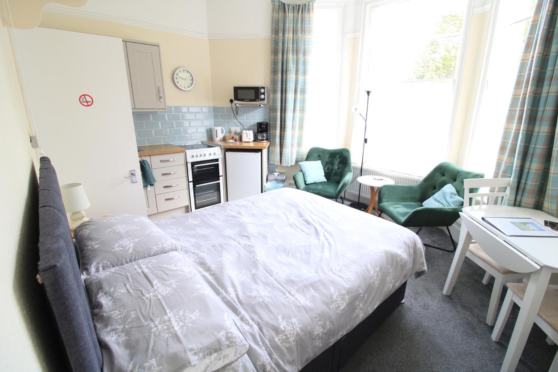 Chelston Dene Holiday Apartments Torquay Room photo